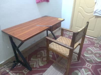 Brand new study table with chair condition 10/10