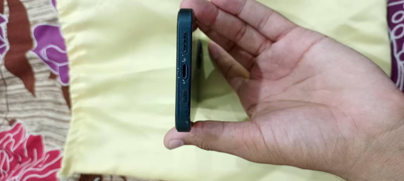 Apple iPhone 13 2