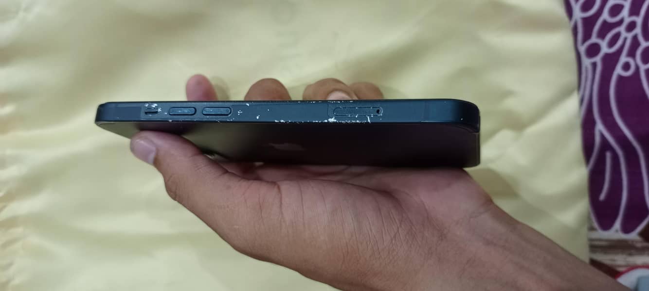 Apple iPhone 13 4