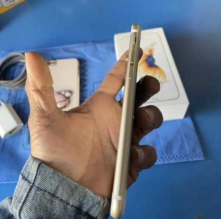 Apple iPhone 6S Plus 4