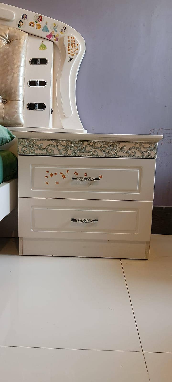 bed with side tables 4