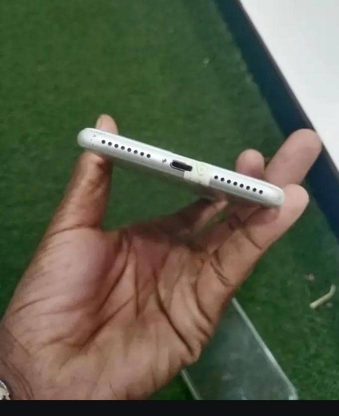 Apple iPhone 7 Plus 2