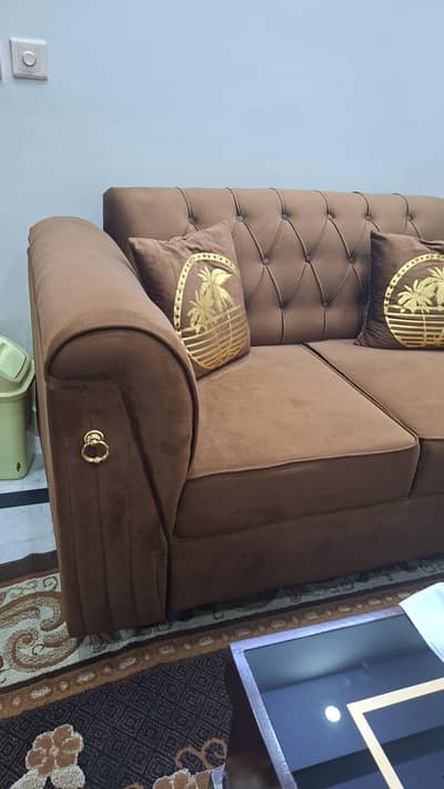 Brand new 6 seater sofa set with center table 10/10unused Modern style