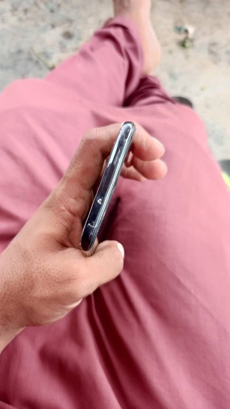 One Plus 6T. 4