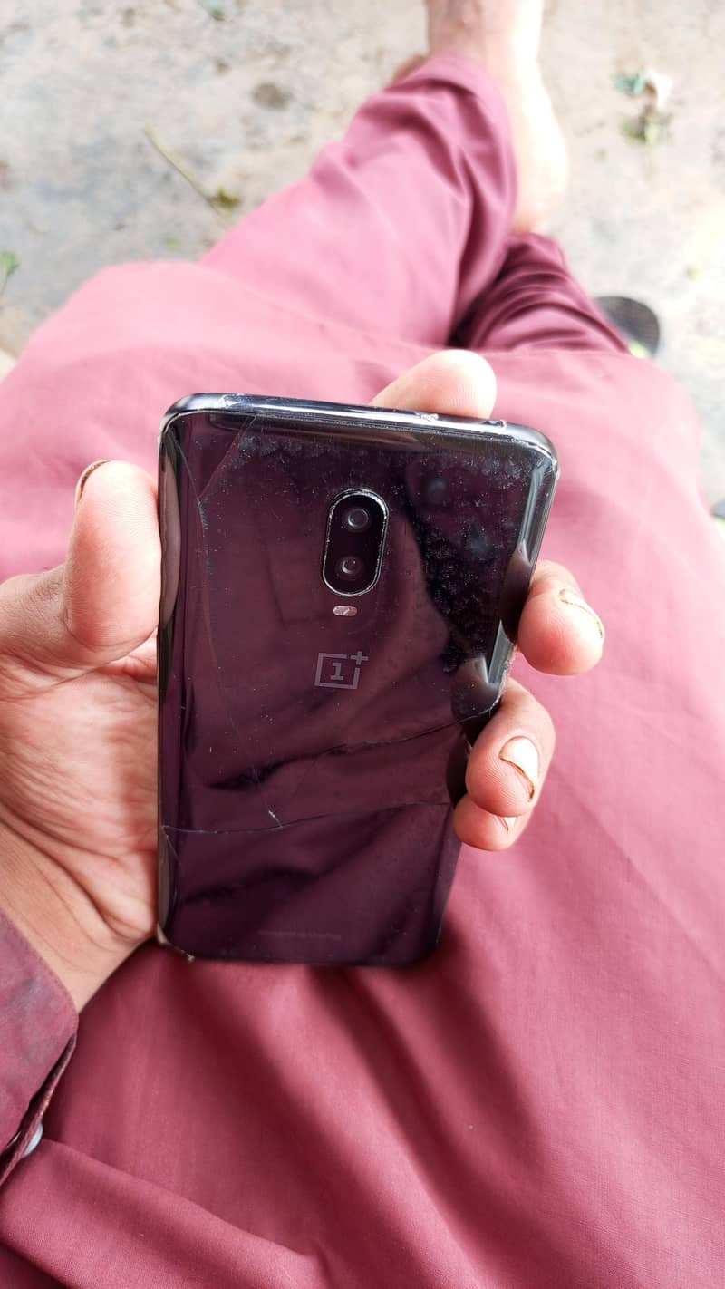 One Plus 6T. 8