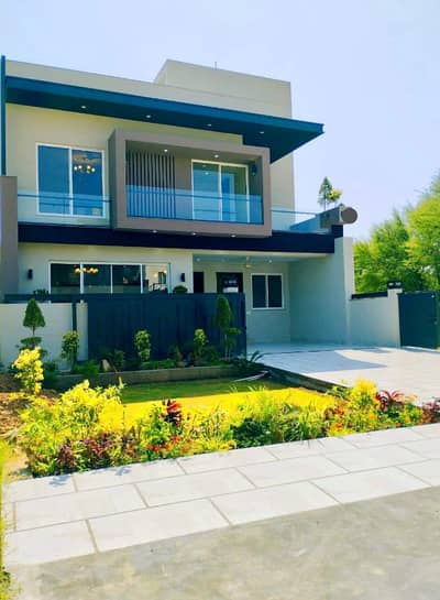 10 Marla beautifull Tile flooring House Near to Markaz & Near to Family Park