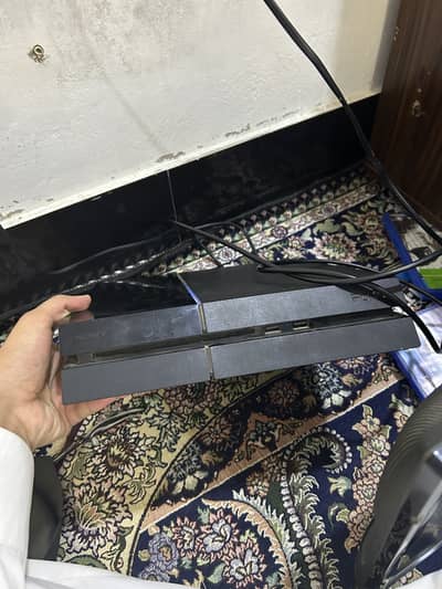 Ps4   In new condition  with 8  gaming cds