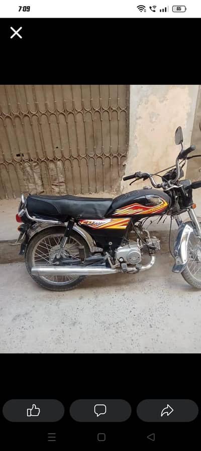 cd 70 2019 model urgent sale 03438109900 both