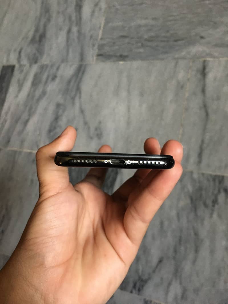 Apple iPhone X 3
