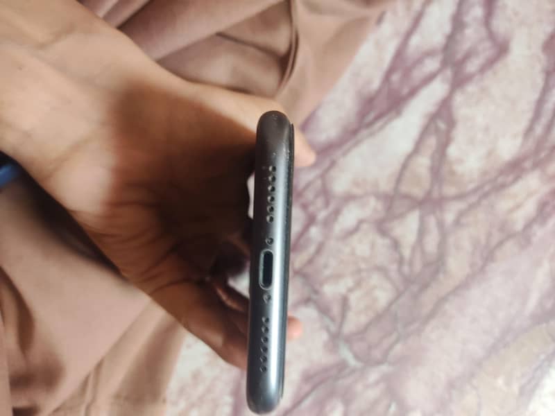 Apple iPhone 11 7