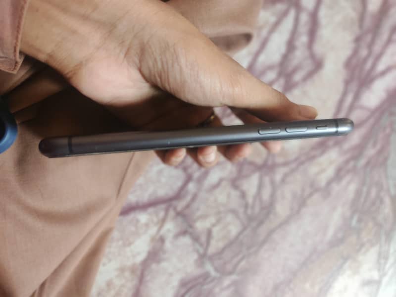 Apple iPhone 11 8
