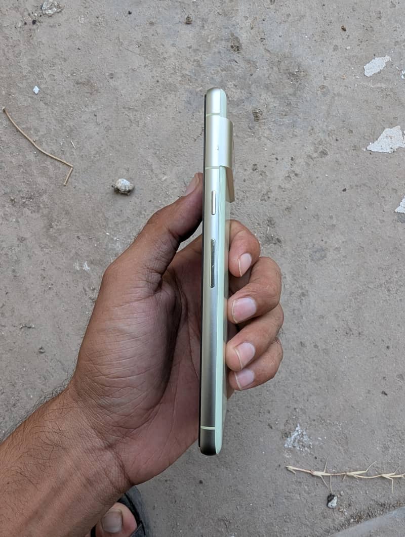 Google Pixel 7 4