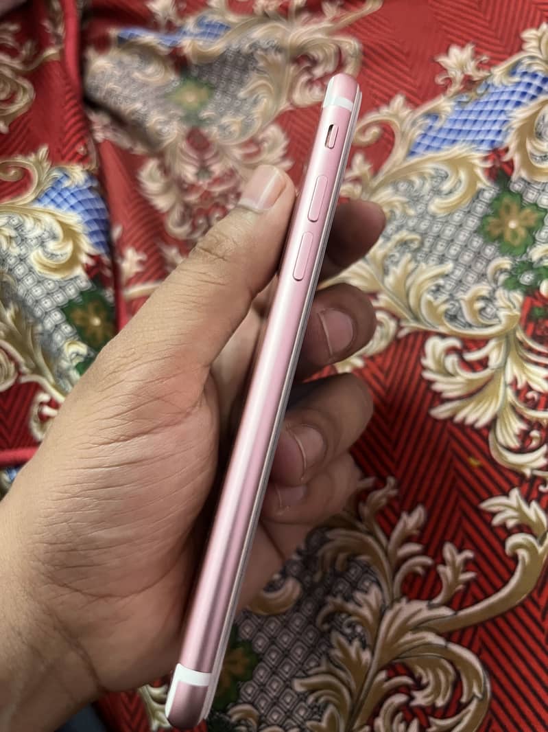 Apple iPhone 7 3
