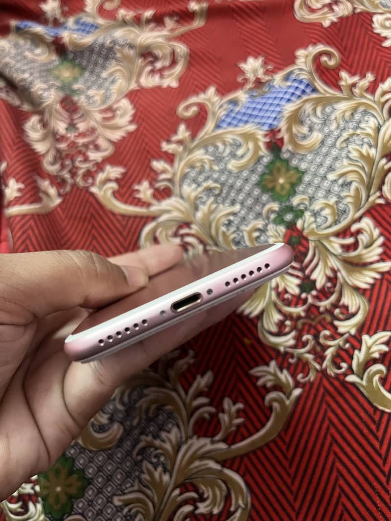 Apple iPhone 7 4