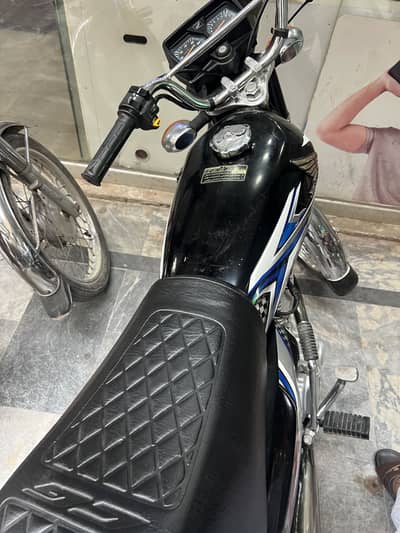 Honda 125 black colour 2025 model