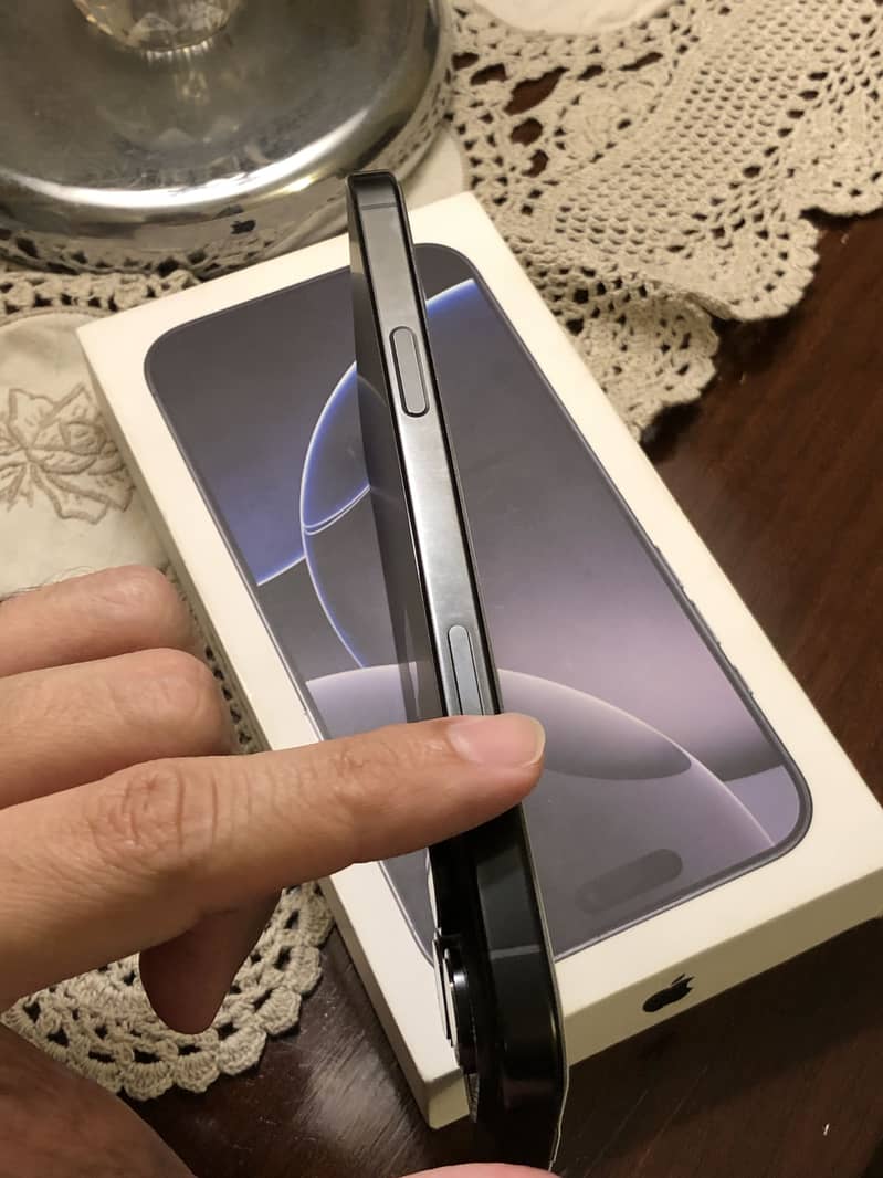 Apple iPhone 16 Pro Max 5