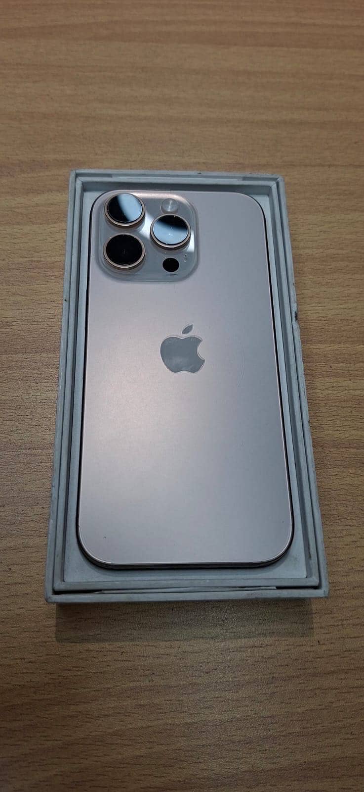 Apple iPhone 16 Pro 0