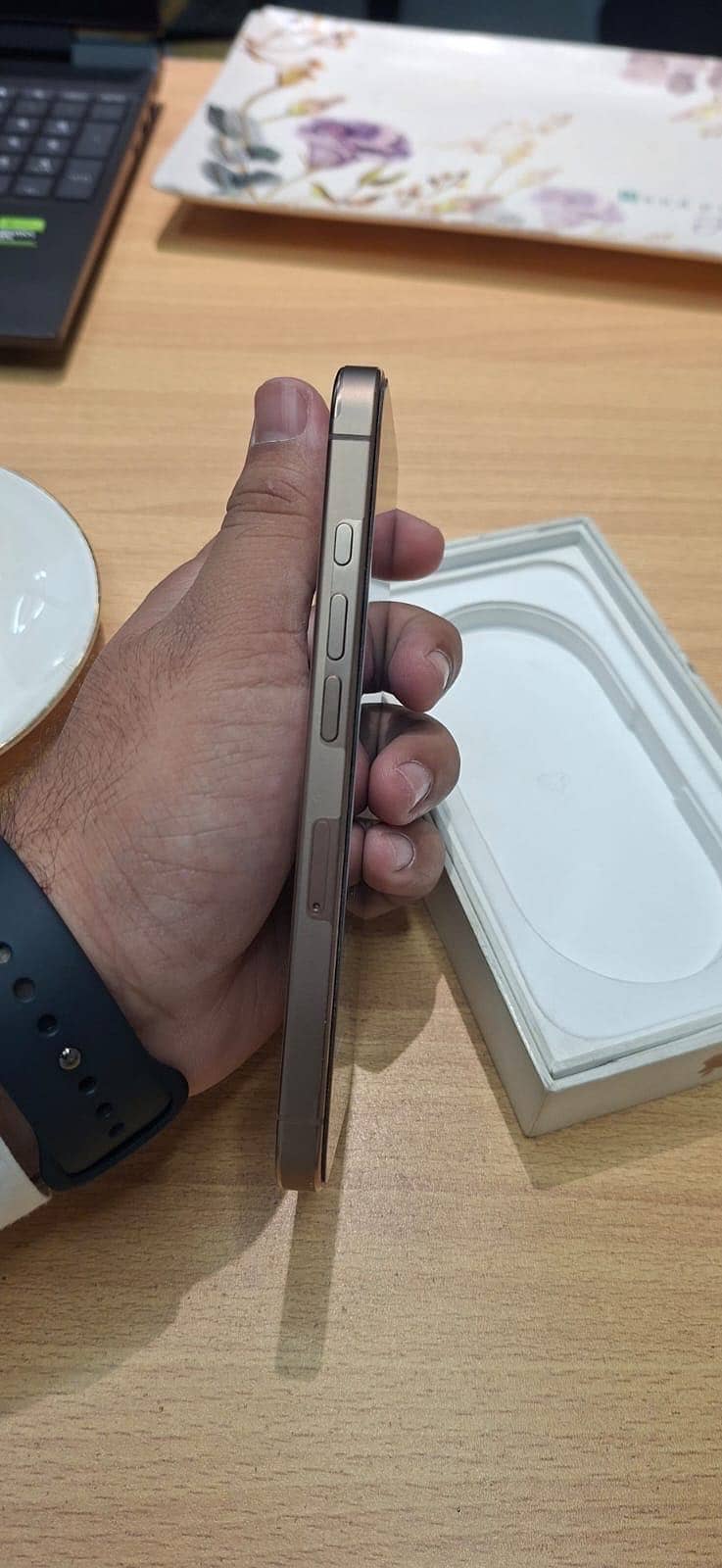 Apple iPhone 16 Pro 1