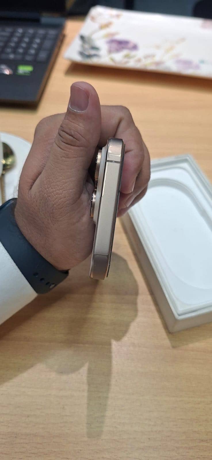 Apple iPhone 16 Pro 2