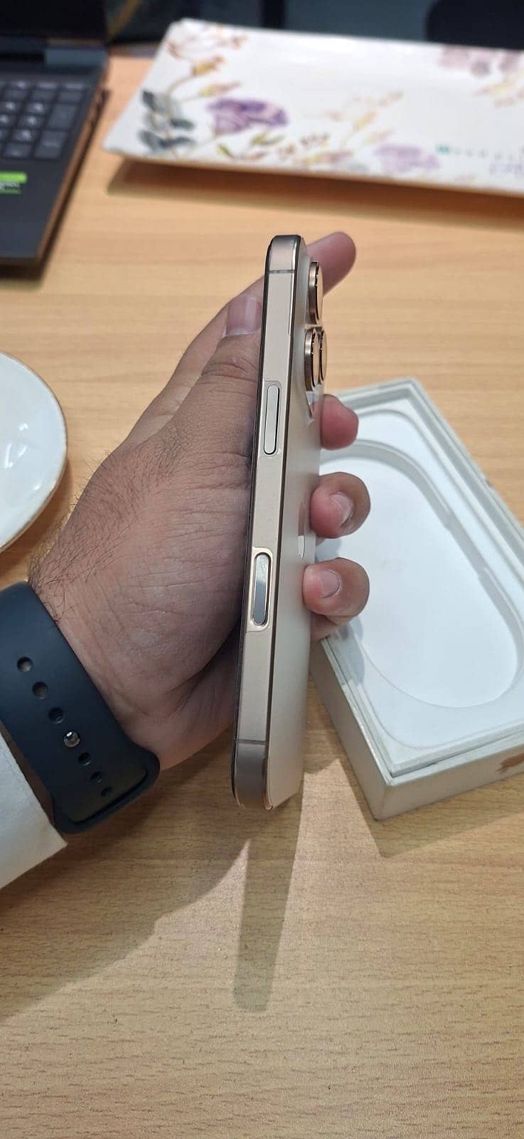 Apple iPhone 16 Pro 3