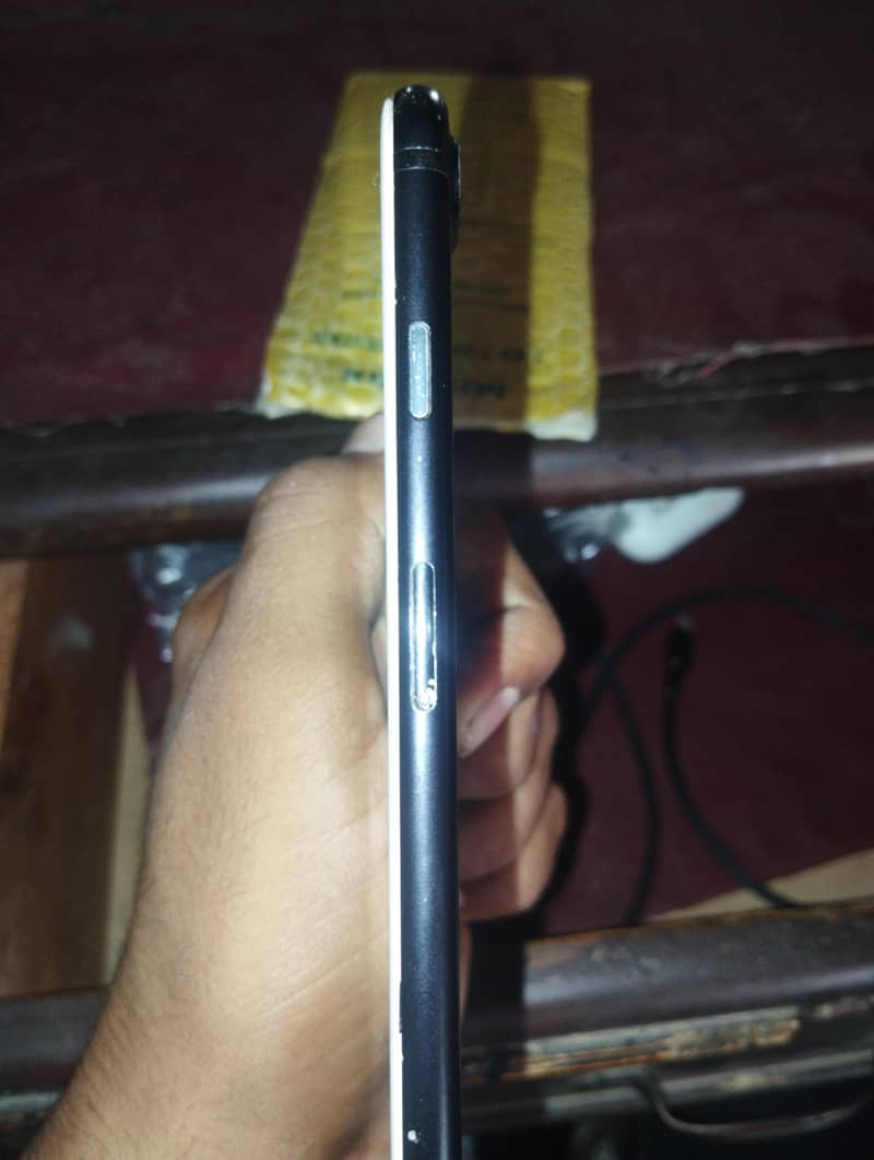 Apple iPhone 7 Plus 5