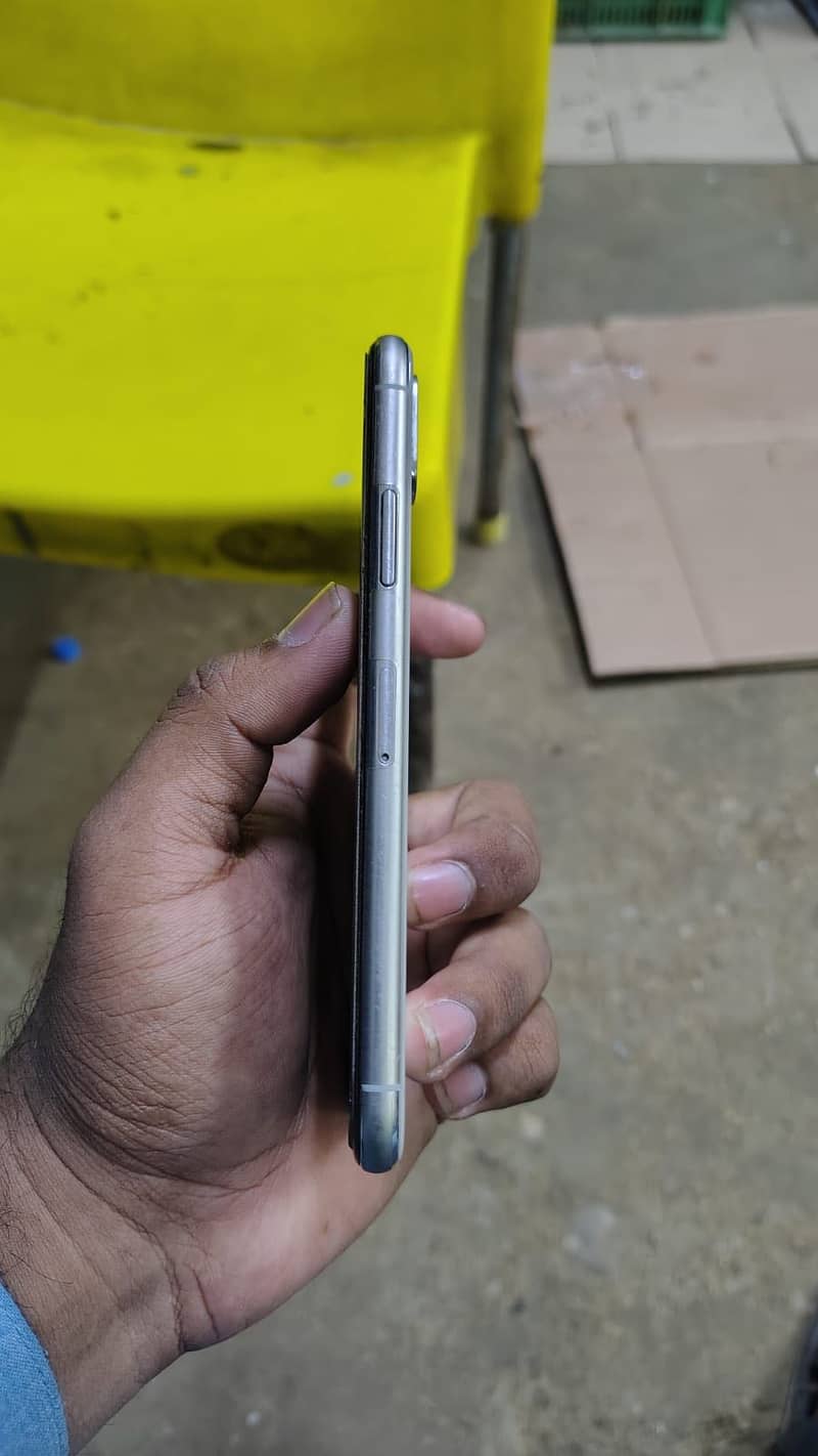 Apple iPhone X 3