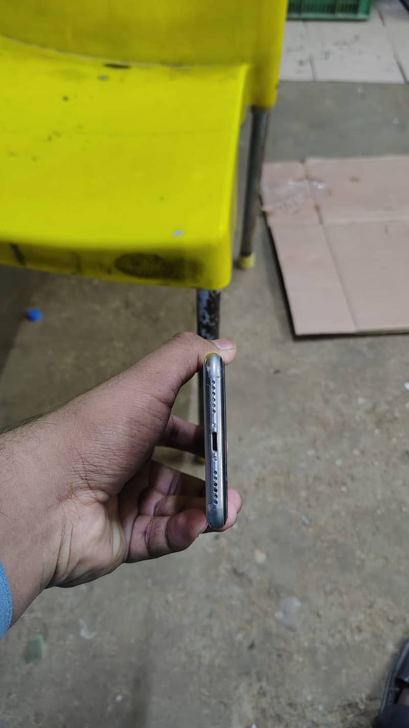 Apple iPhone X 4