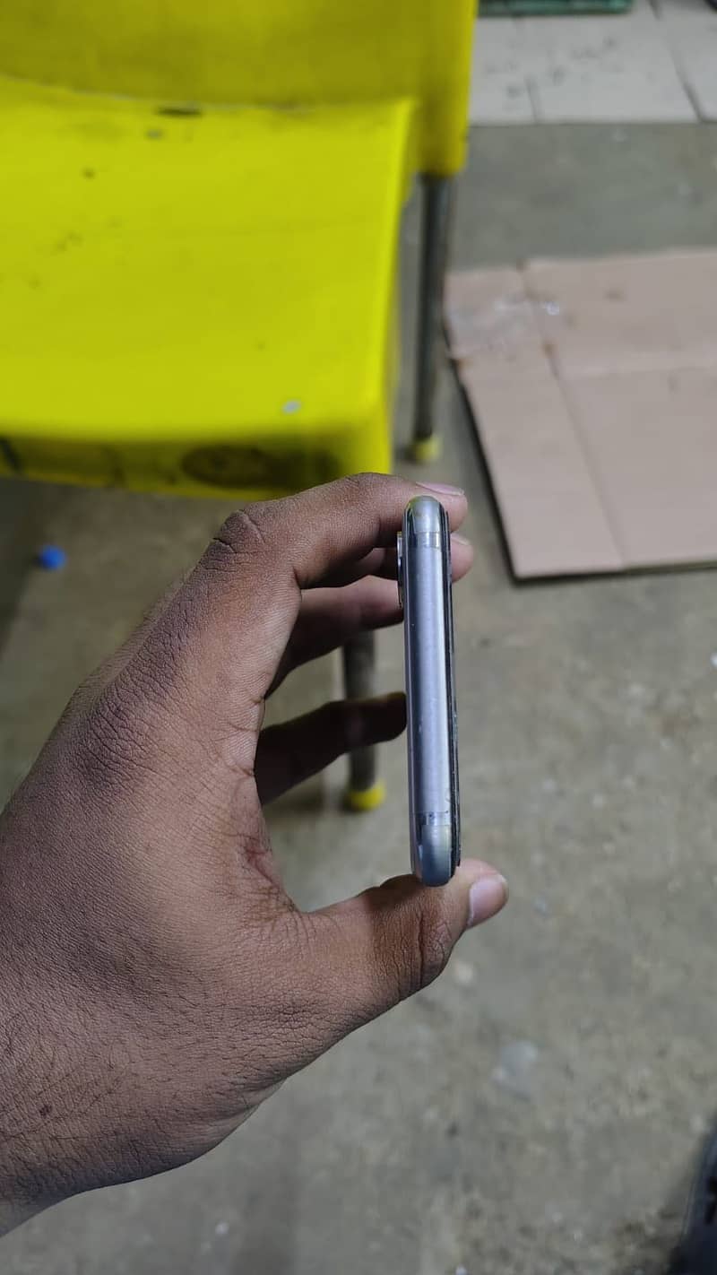 Apple iPhone X 5