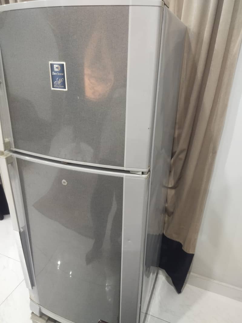 dawlance medium size fridge 1