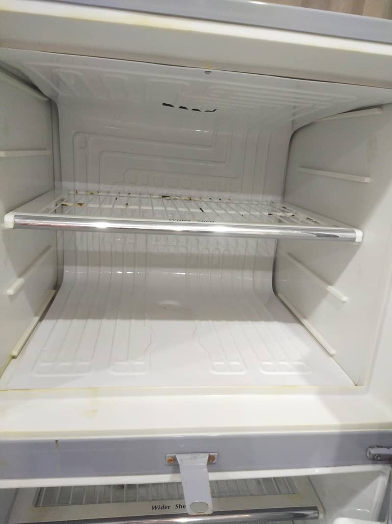 dawlance medium size fridge 2