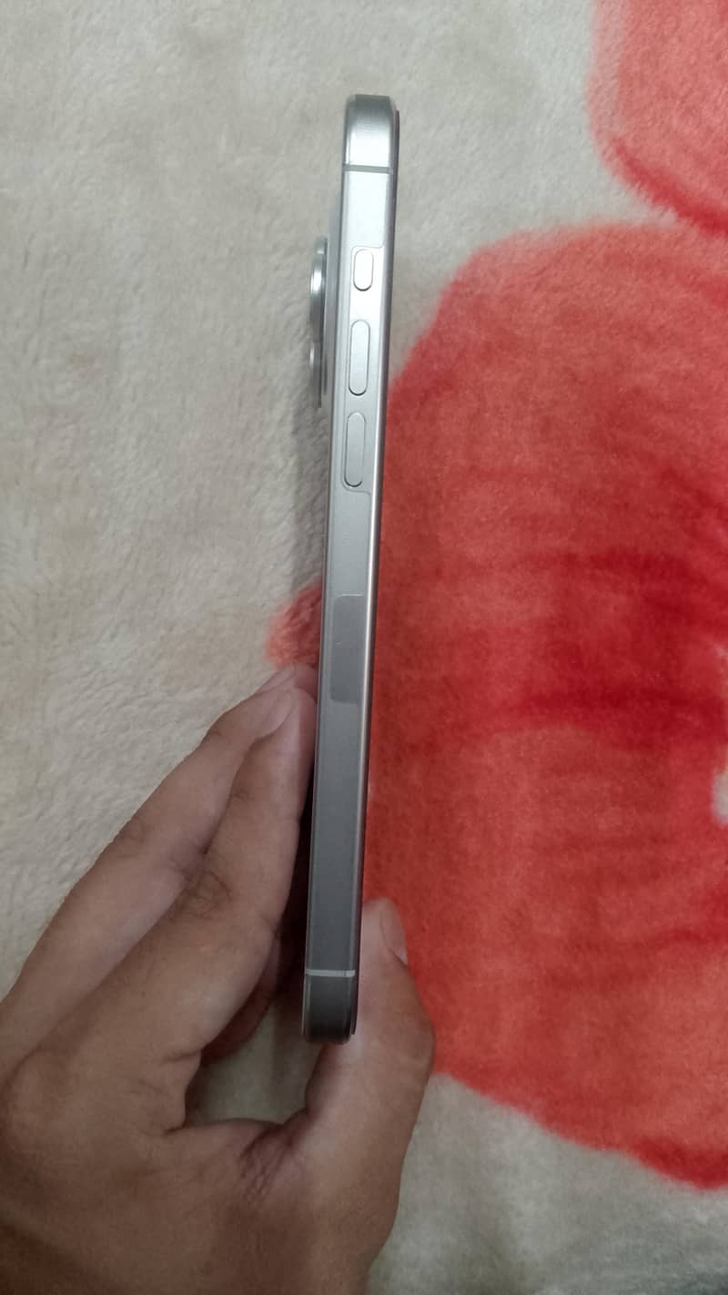 Apple iPhone 15 Pro Max 2