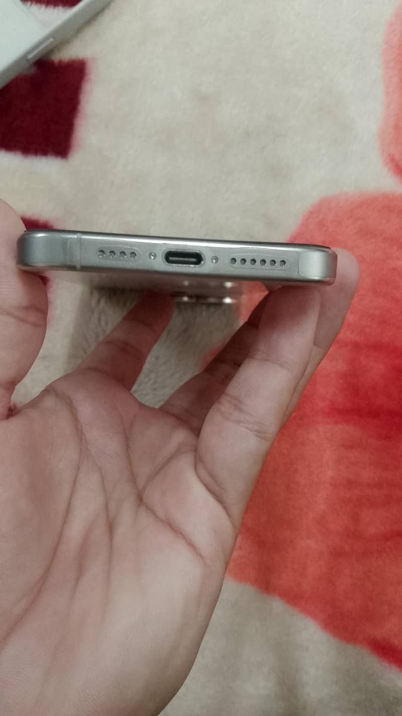 Apple iPhone 15 Pro Max 3
