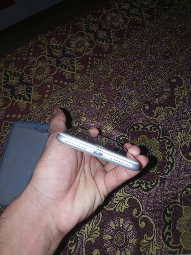 Apple iPhone 8 Plus 1