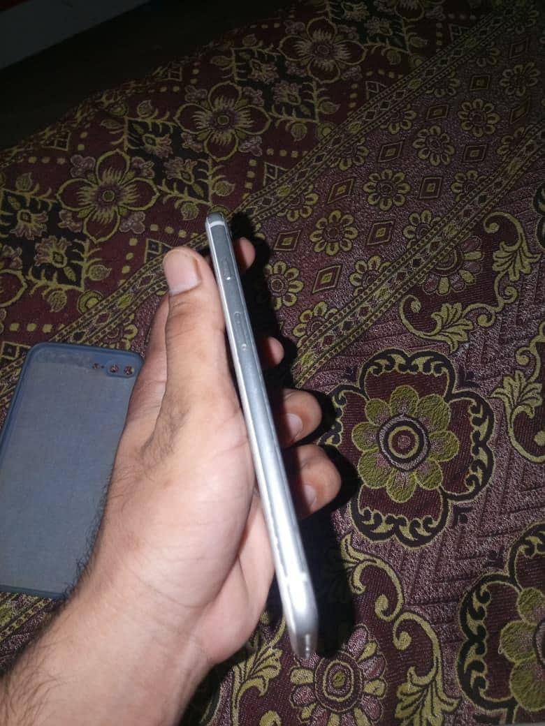Apple iPhone 8 Plus 4