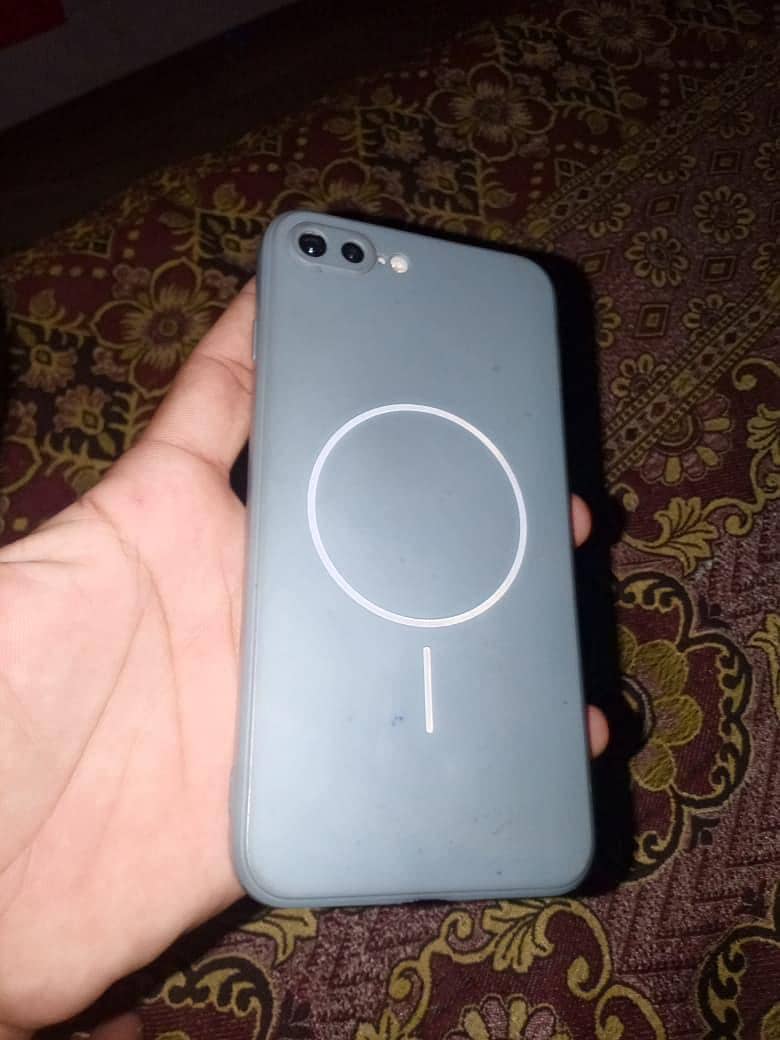 Apple iPhone 8 Plus 5