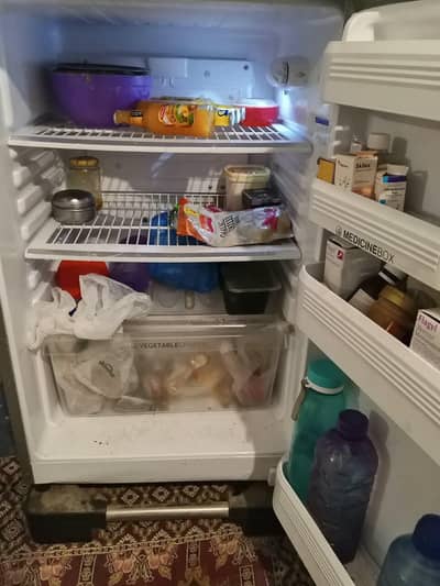Fridge Orient refrigerator condition 10/10