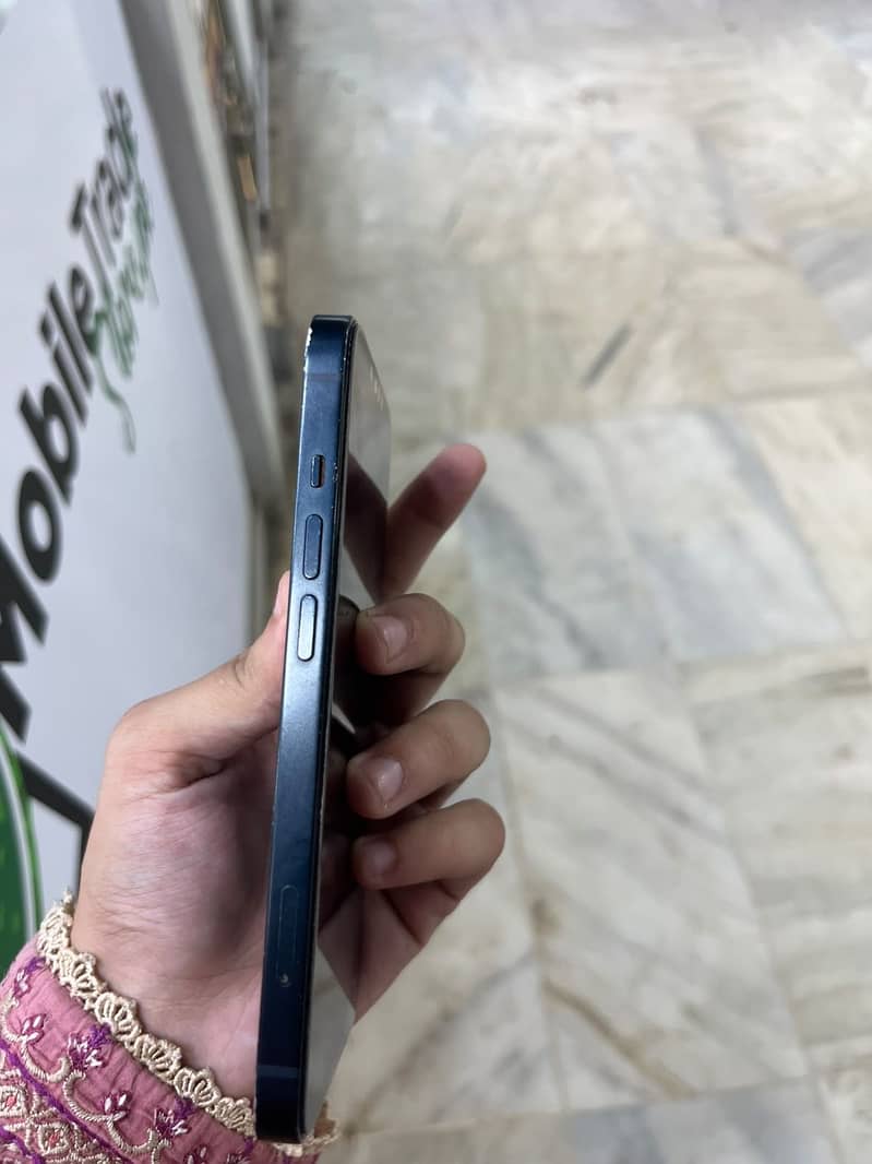 Apple iPhone 13 2