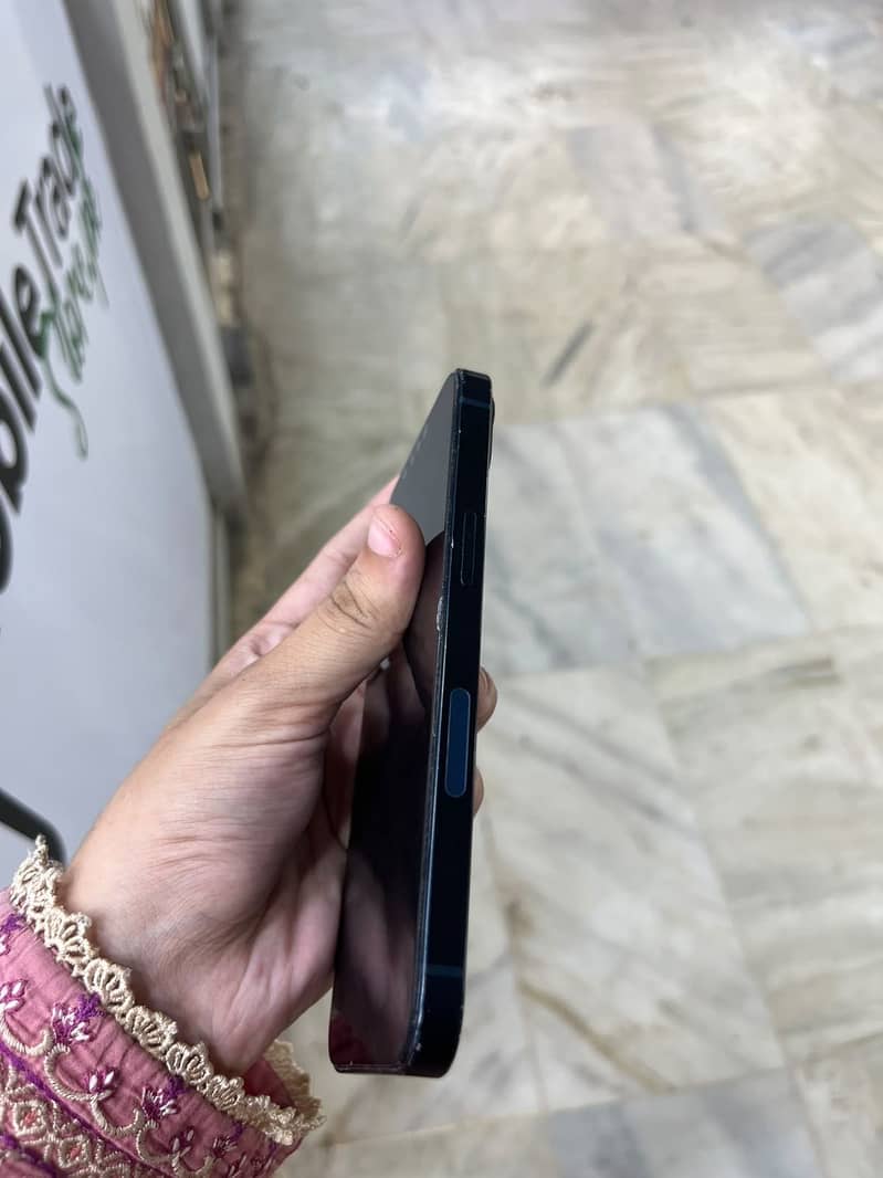 Apple iPhone 13 3