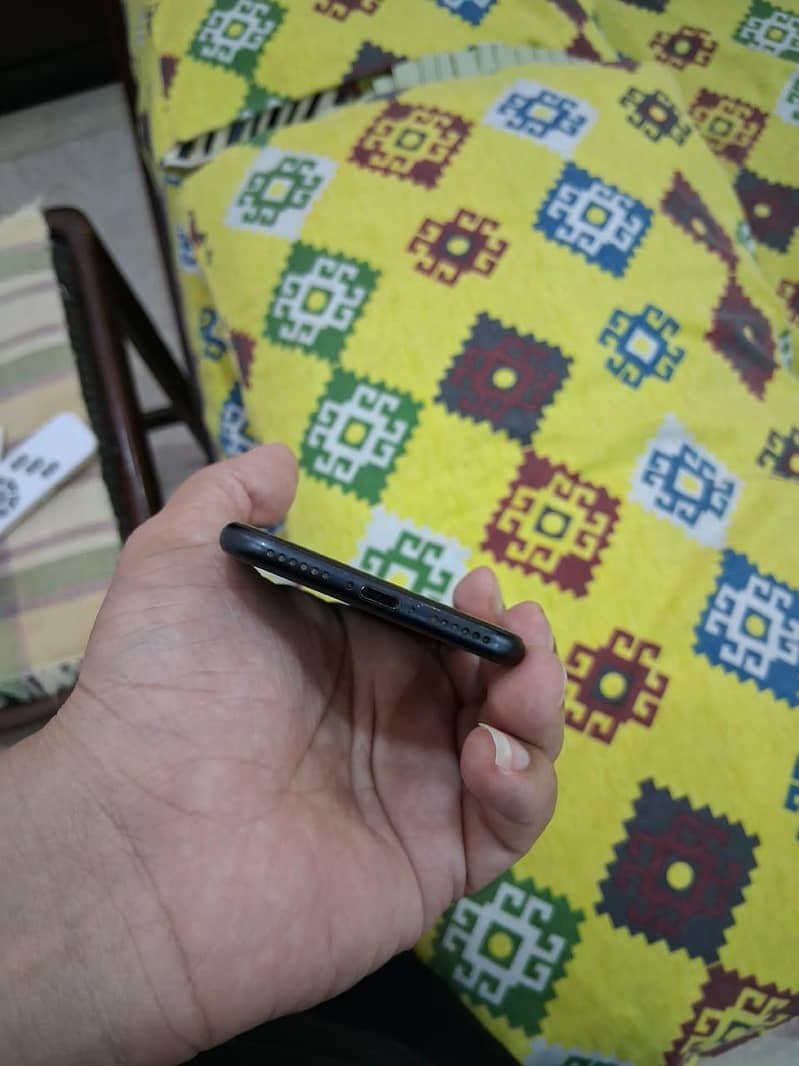 Apple iPhone 7 4