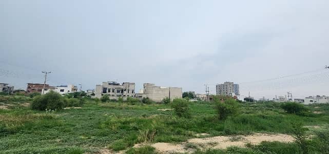 10 Marla Plot For Sale