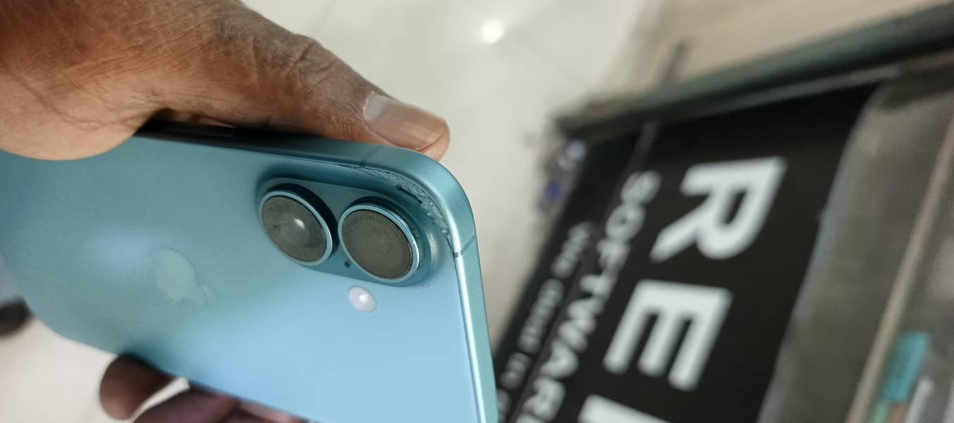 Apple iPhone 16 4