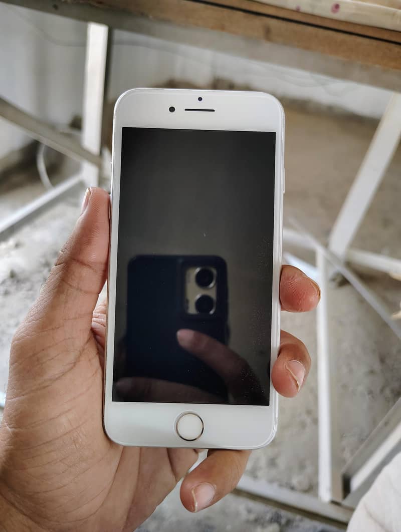 Apple iPhone 7 0