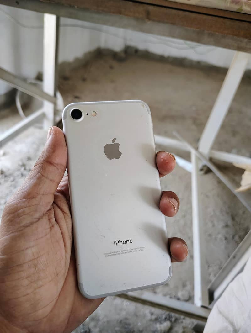 Apple iPhone 7 1