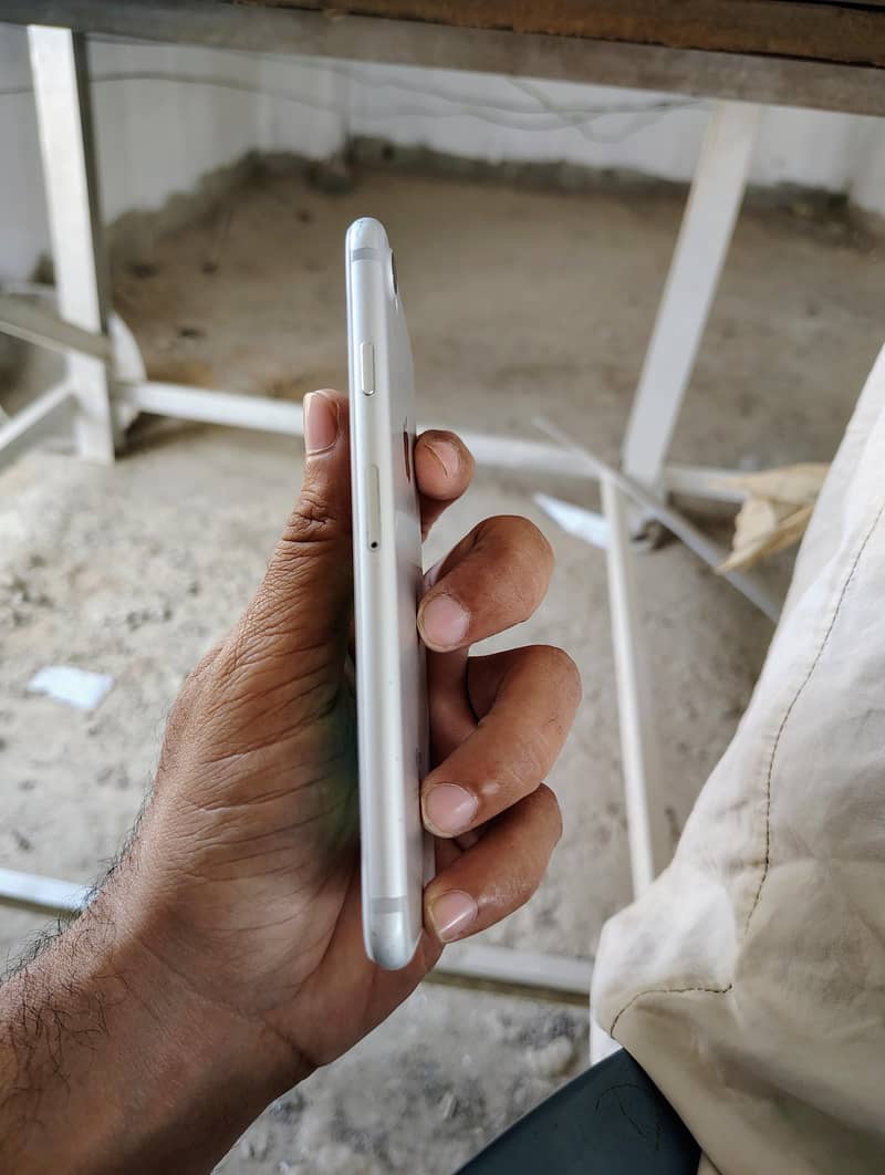 Apple iPhone 7 3