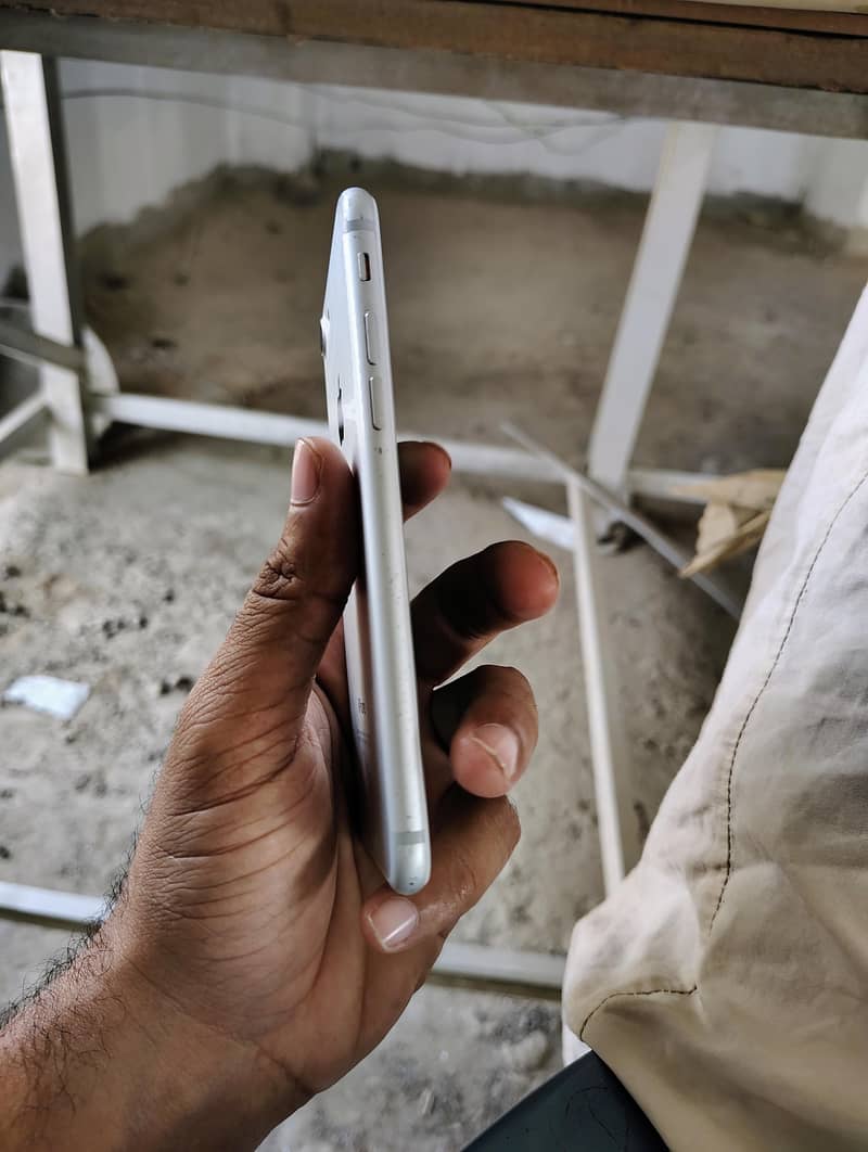 Apple iPhone 7 4