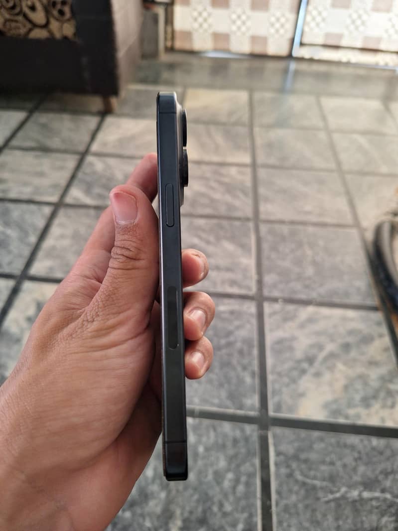 Apple iPhone 15 Pro Max 3