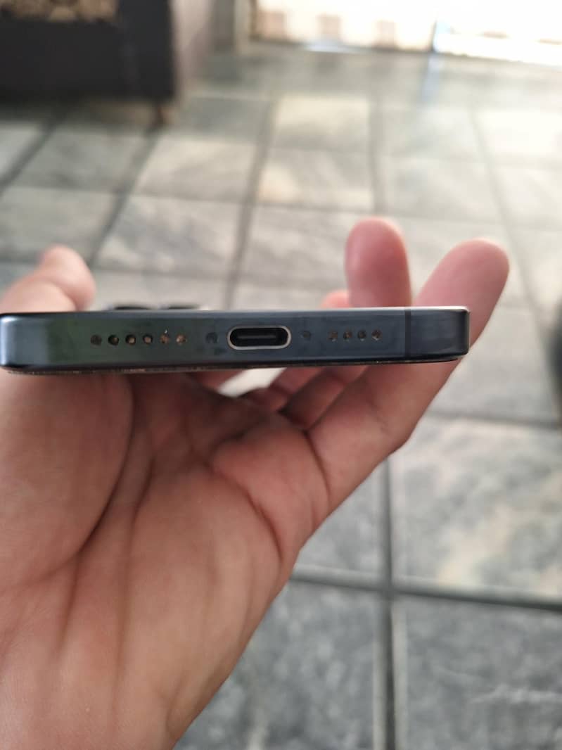 Apple iPhone 15 Pro Max 4