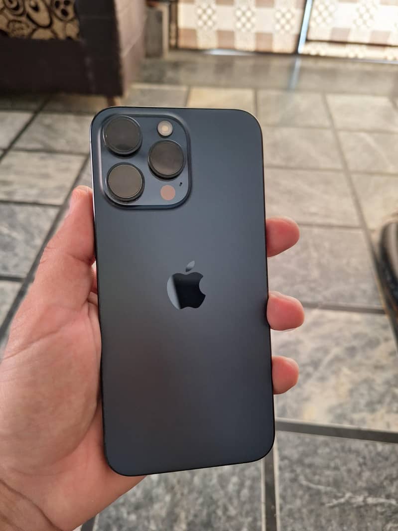 Apple iPhone 15 Pro Max 6