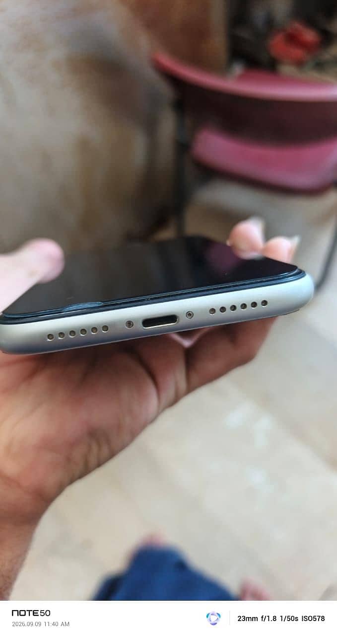 Apple iPhone 11 3