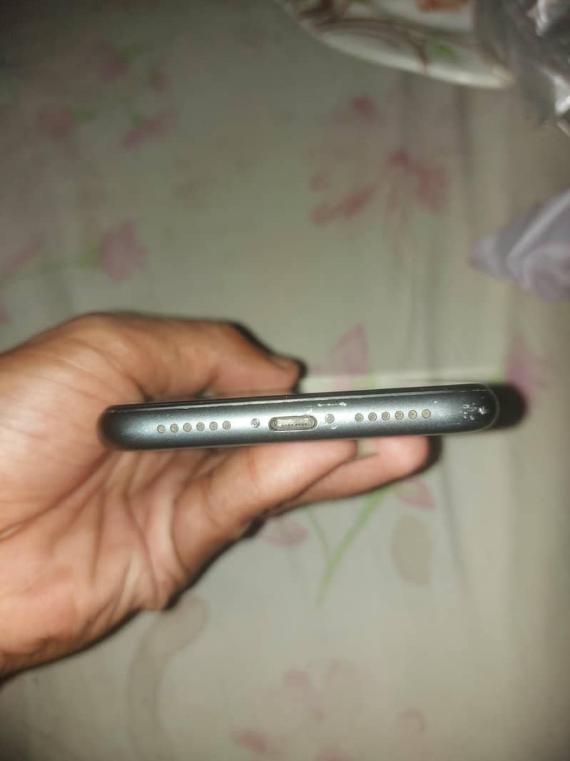 Apple iPhone 11 3